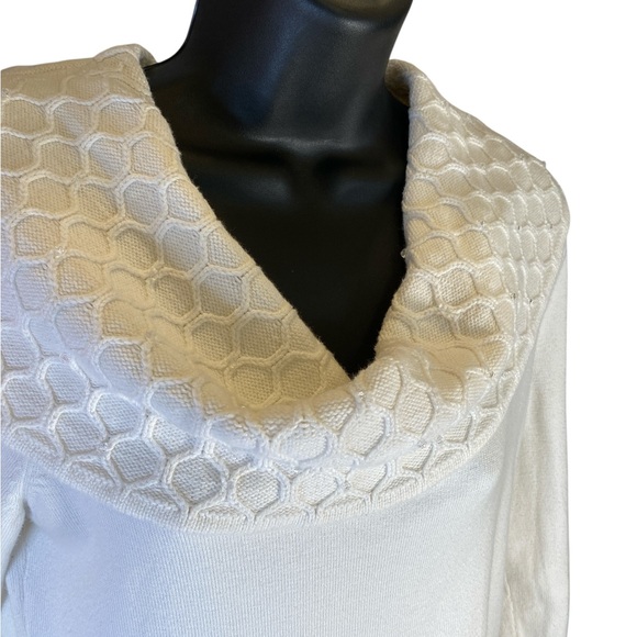 White HouseBlackMarket Women’s size M Cowl Neck Sweater Off-White Honeycomb knit - Picture 2 of 7